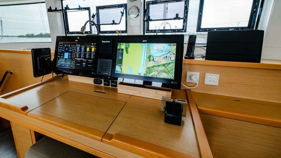 Paradise 52ft Lagoon Yacht For Sale