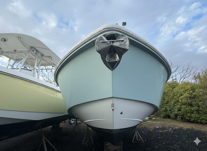 27' 2019 Everglades 273 CC