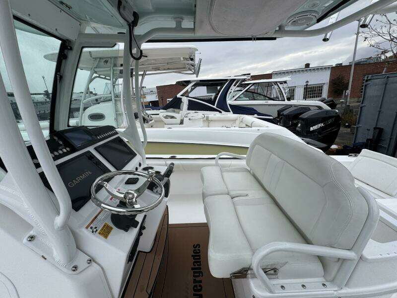 27ft Everglades Yacht For Sale