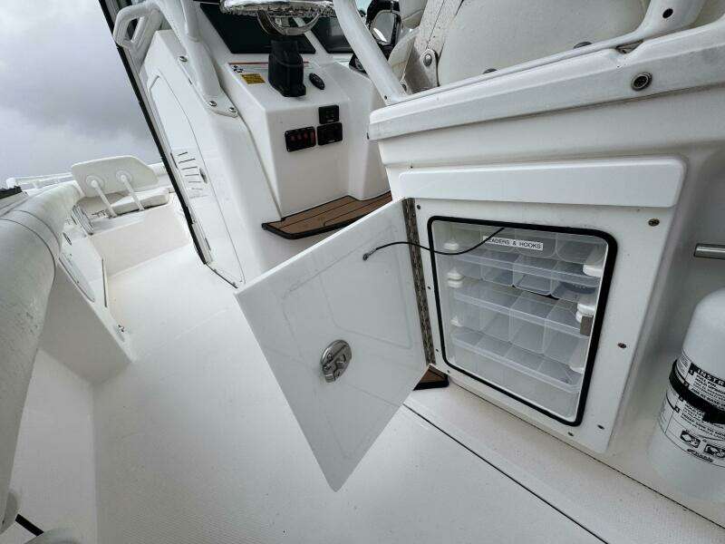 27ft Everglades Yacht For Sale