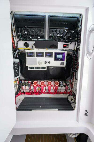 Bahama 41 Two Krickets - Helm