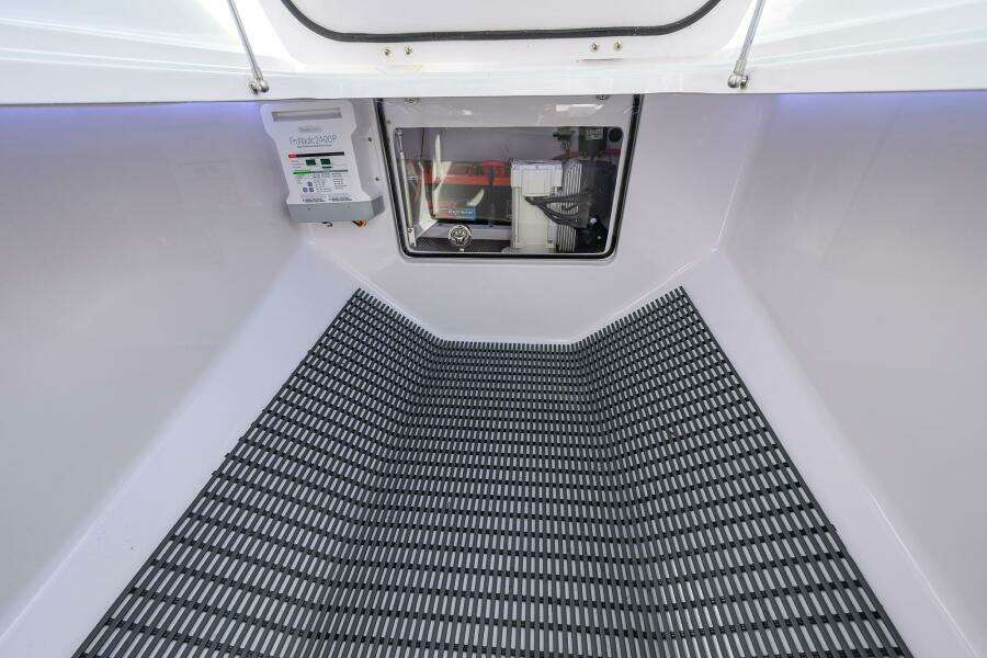 Bahama 41 Two Krickets - Bow