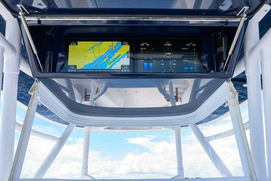 Bahama 41 Two Krickets - Helm