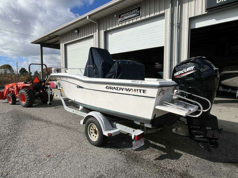 18ft Grady White Yacht For Sale