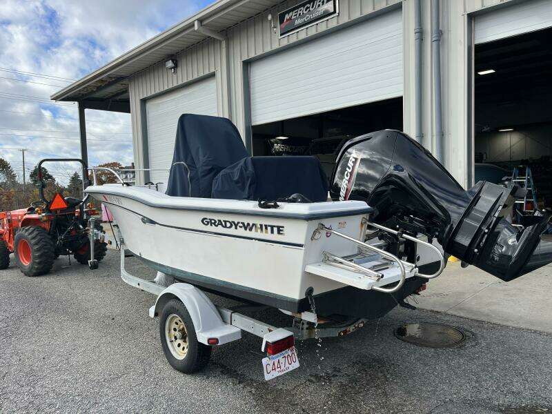 18ft Grady White Yacht For Sale