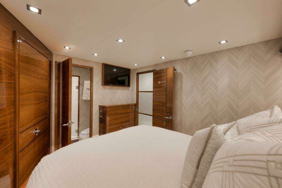 Viking 80 Baileys Ark - Interior Guest Stateroom, Port