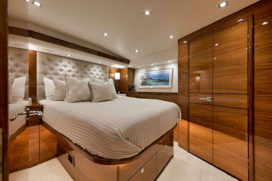 Viking 80 Baileys Ark - Interior Guest Stateroom, Port