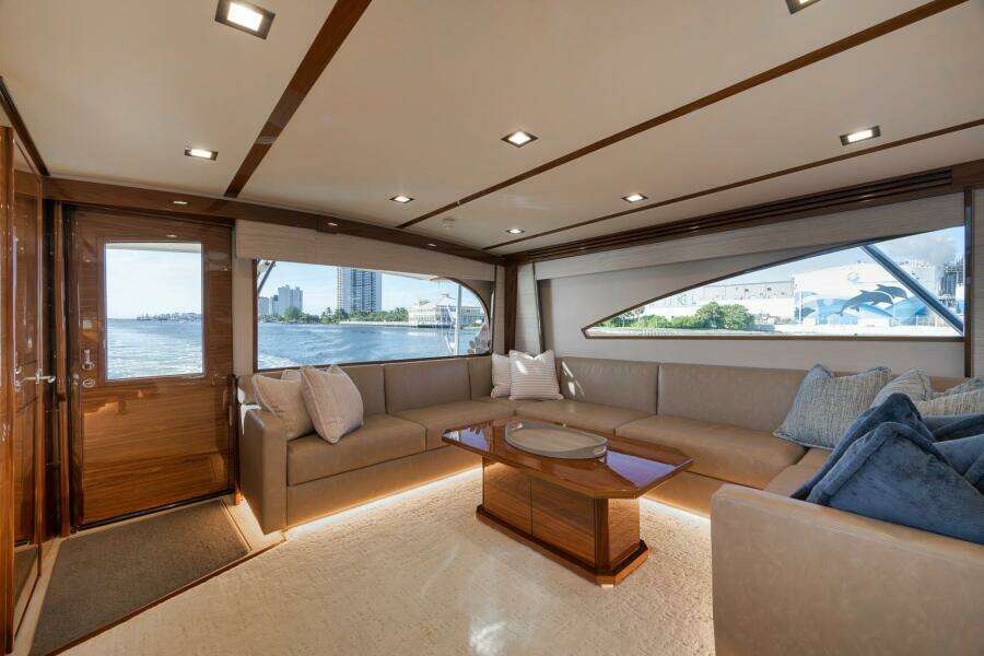 Viking 80 Baileys Ark - Interior Salon