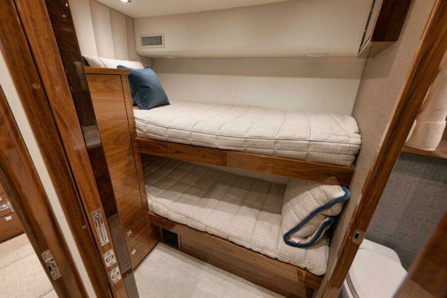 Viking 80 Baileys Ark - Interior Guest Stateroom