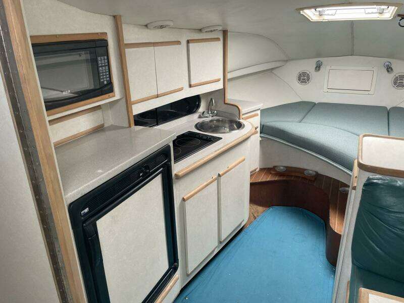 33ft Blackfin Yacht For Sale