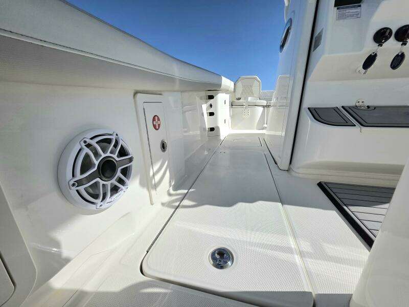 32ft World Cat Yacht For Sale