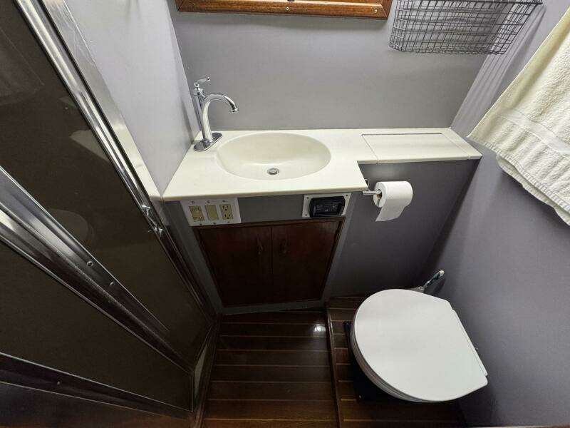 High Tide 47ft Buddy Davis Yacht For Sale