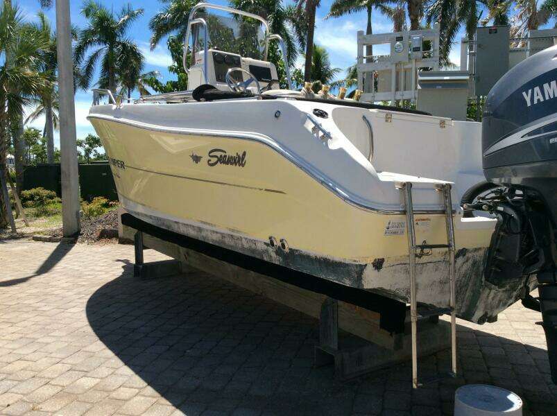 21ft Seaswirl Striper Yacht For Sale