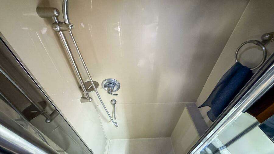 Aft Primary Ensuite Head