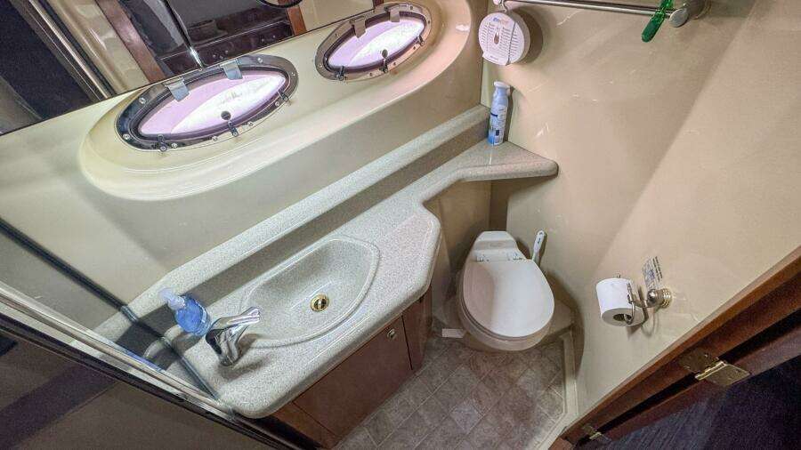 Aft Primary Ensuite Head