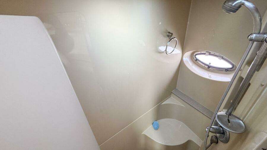 Forward VIP Ensuite Head