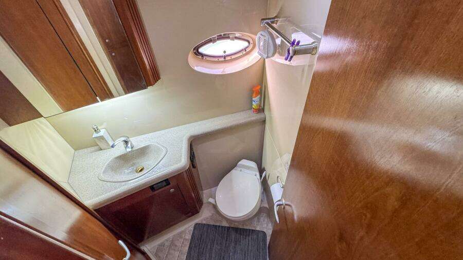 Forward VIP Ensuite Head