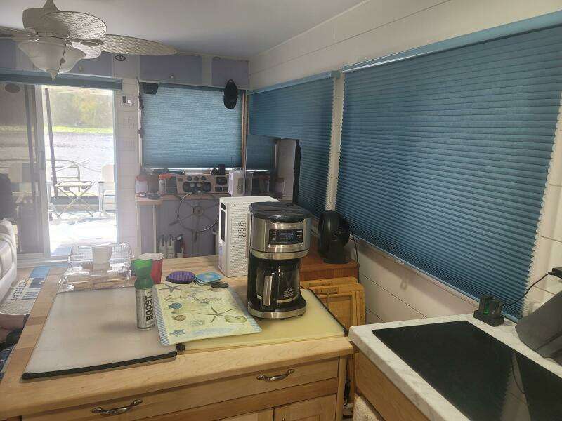 44ft Hilburn Yacht For Sale