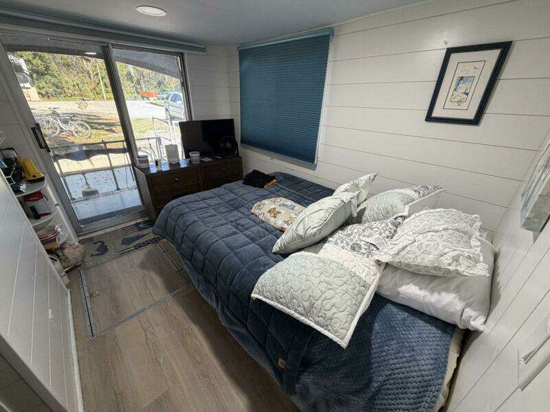 44ft Hilburn Yacht For Sale