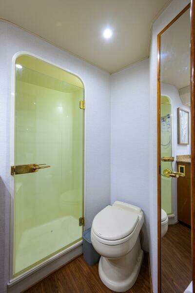 Viking 56 MATTER OF TIME - Master Ensuite Head