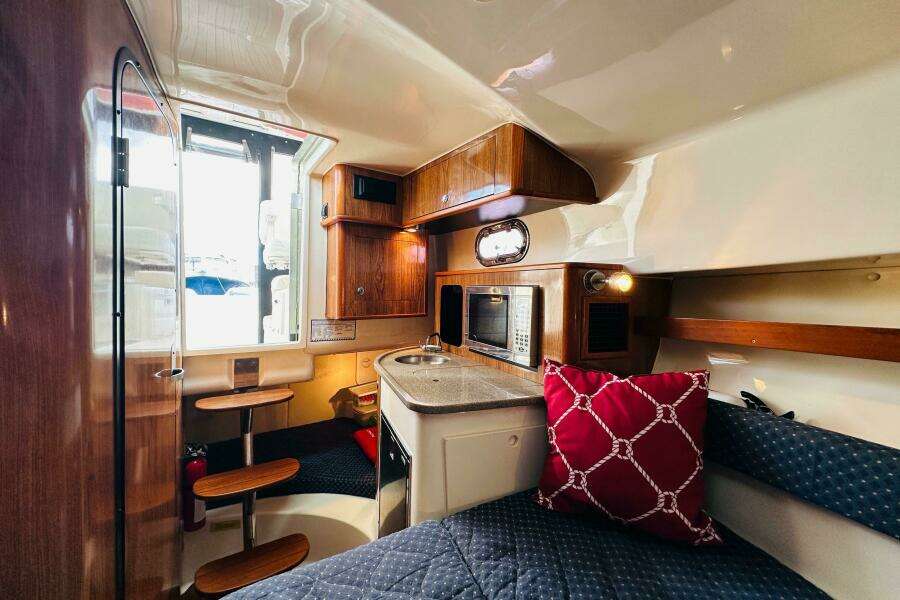 Miss Jeannie 28ft Pursuit Yacht For Sale