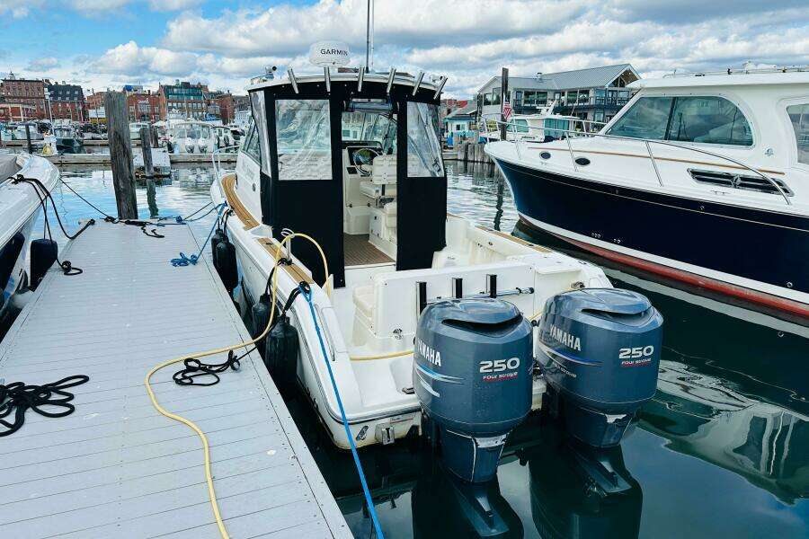 Miss Jeannie 28ft Pursuit Yacht For Sale