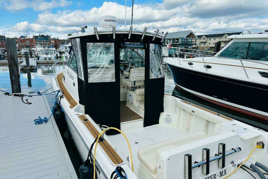Miss Jeannie 28ft Pursuit Yacht For Sale
