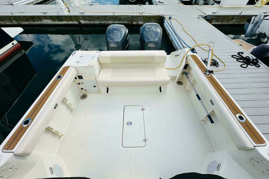 Miss Jeannie 28ft Pursuit Yacht For Sale