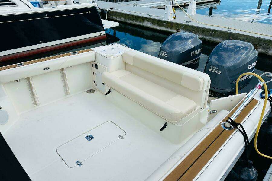 Miss Jeannie 28ft Pursuit Yacht For Sale