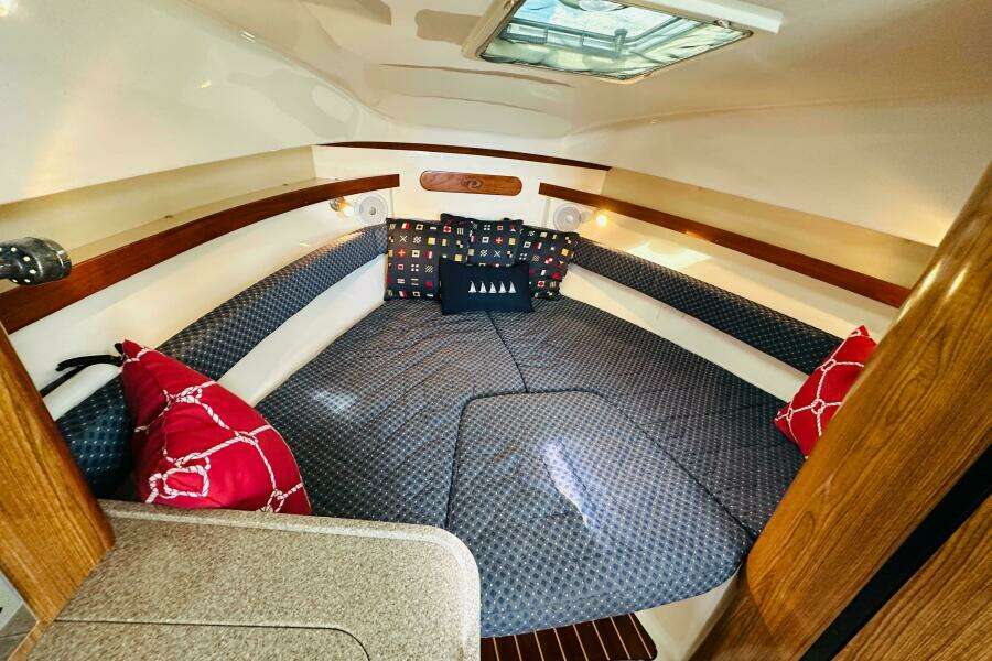 Miss Jeannie 28ft Pursuit Yacht For Sale