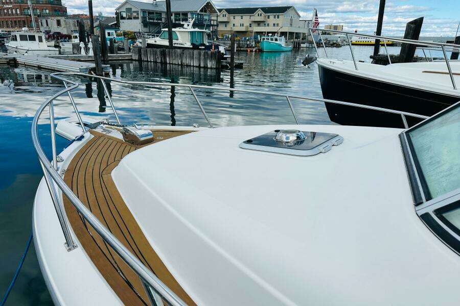 Miss Jeannie 28ft Pursuit Yacht For Sale