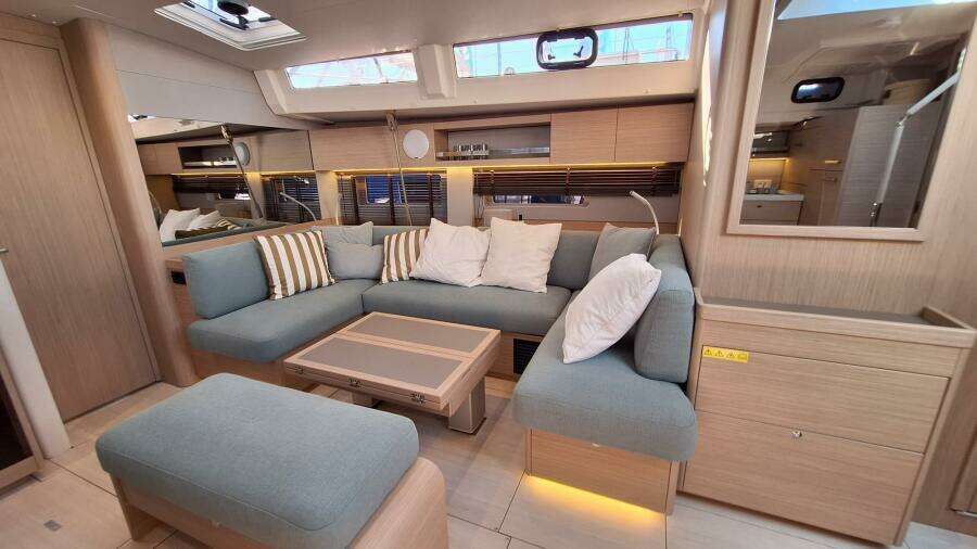 52ft Beneteau Yacht For Sale