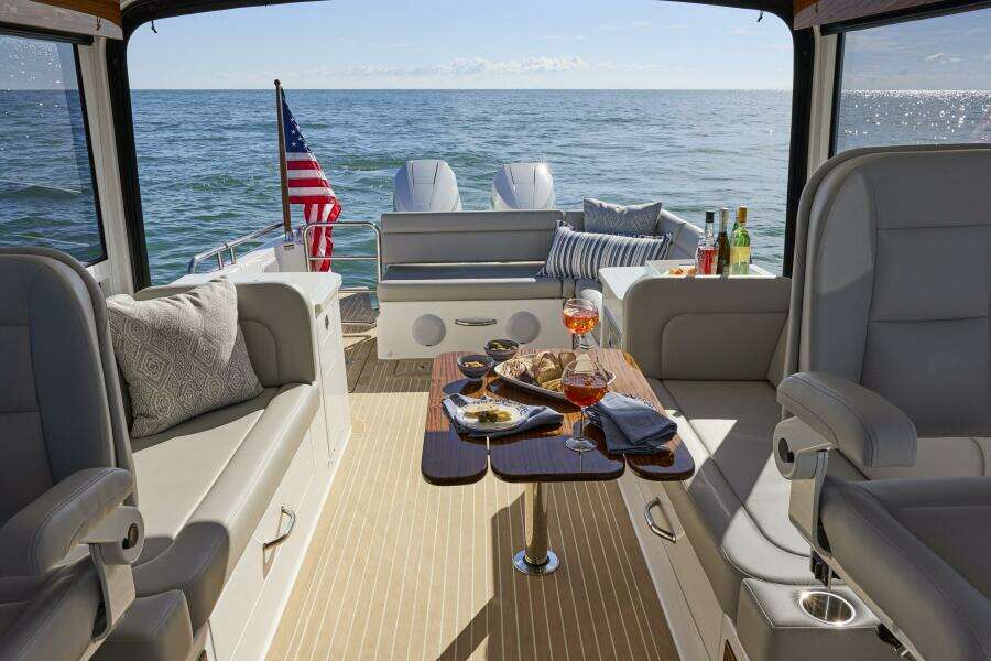 38ft MJM Yacht For Sale