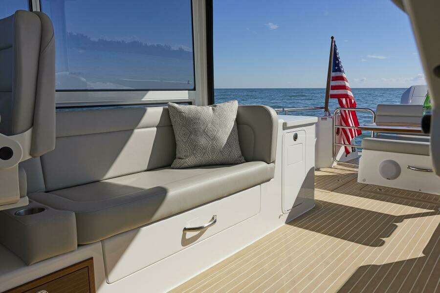 38ft MJM Yacht For Sale