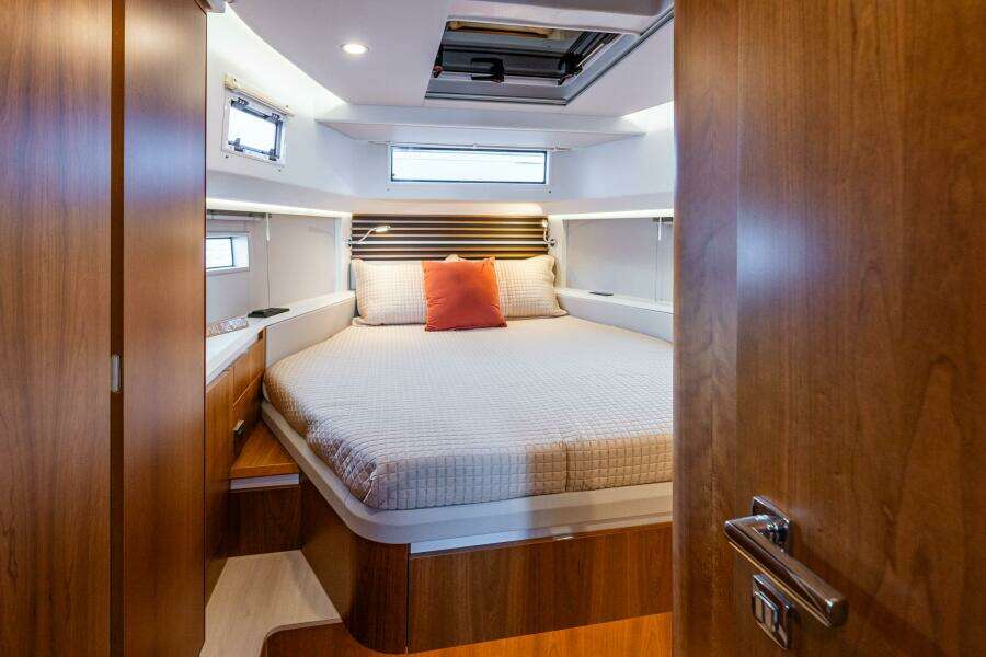 NO NAME  41ft Moody Yacht For Sale