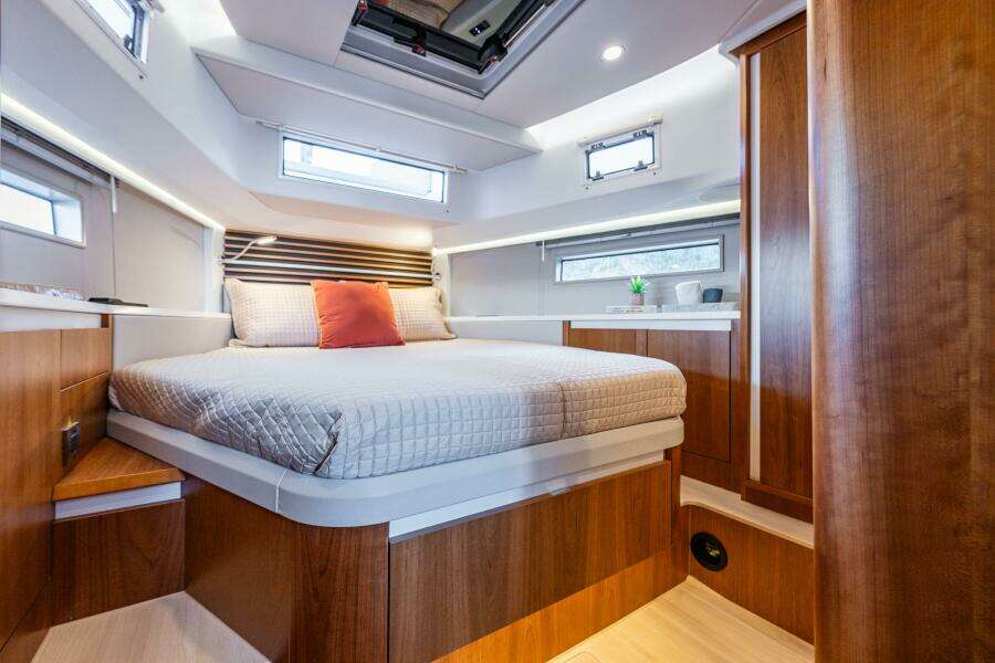 NO NAME  41ft Moody Yacht For Sale