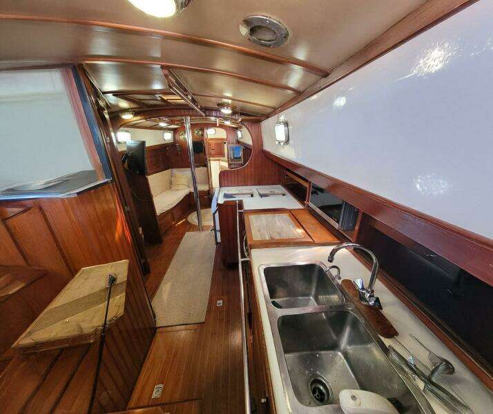 Albatross 37ft Tayana Yacht For Sale