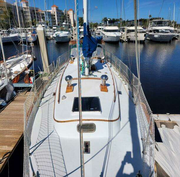 Albatross 37ft Tayana Yacht For Sale