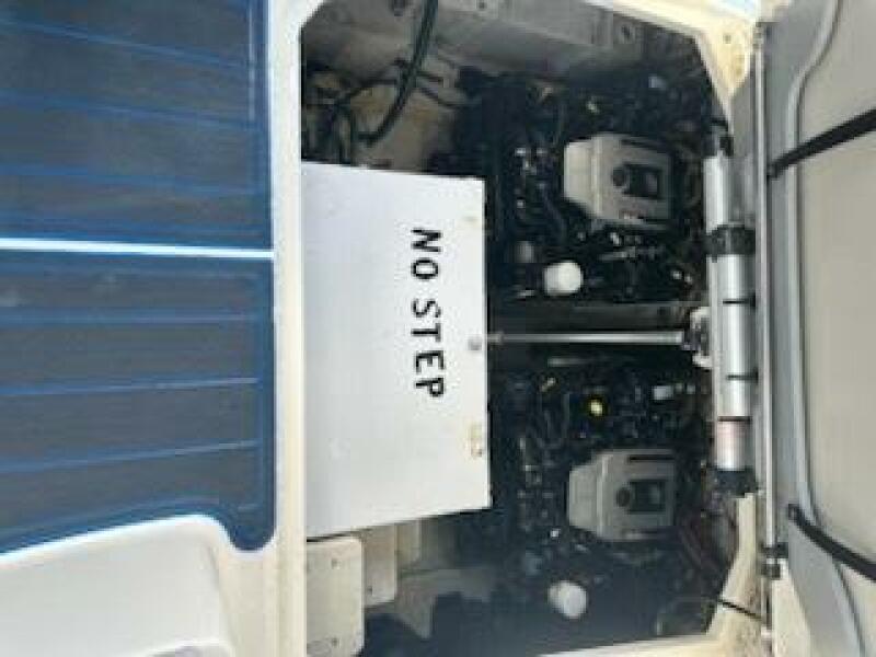 32' 2008 Bayliner 320