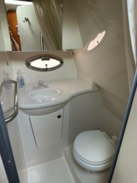 32' 2008 Bayliner 320
