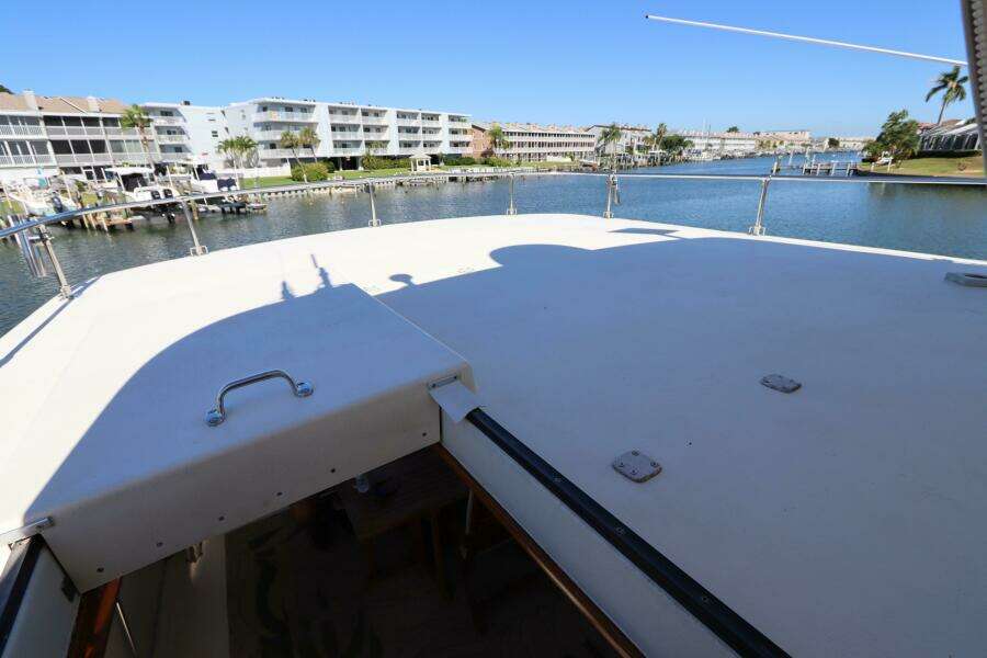 43ft Hatteras Yacht For Sale