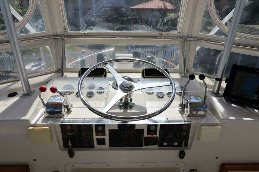 43ft Hatteras Yacht For Sale