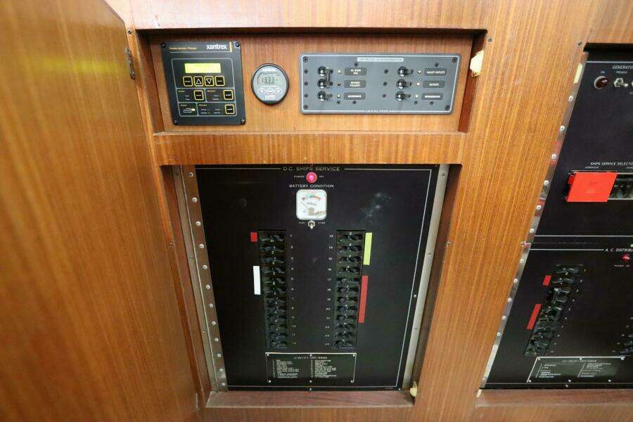 43ft Hatteras Yacht For Sale