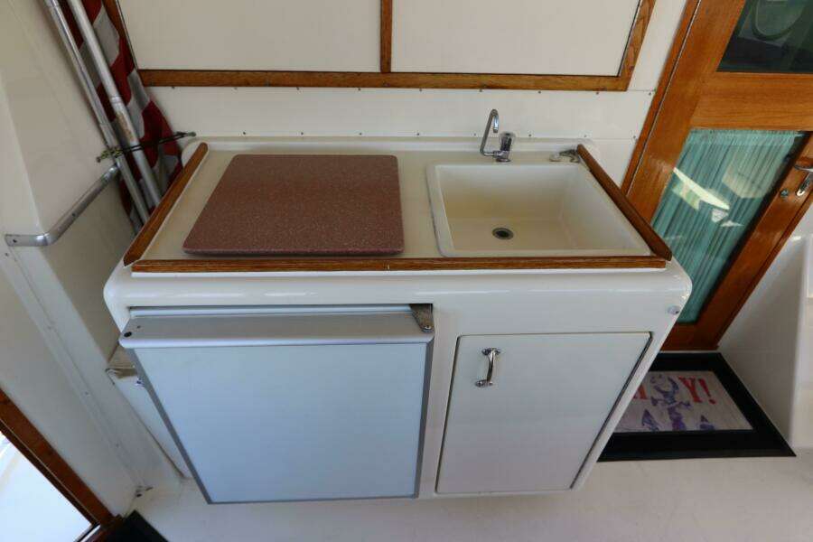 43ft Hatteras Yacht For Sale