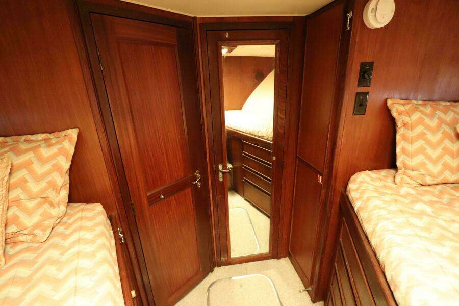 43ft Hatteras Yacht For Sale