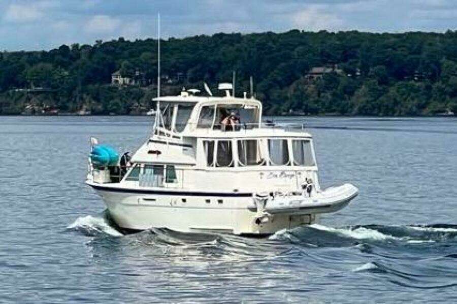 43ft Hatteras Yacht For Sale