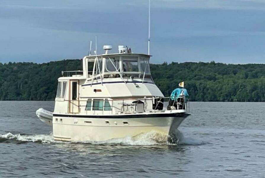 43ft Hatteras Yacht For Sale