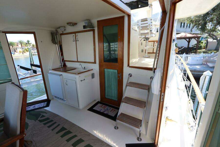 43ft Hatteras Yacht For Sale