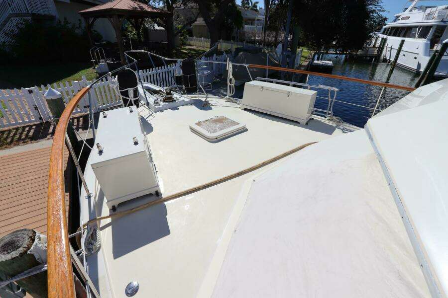 43ft Hatteras Yacht For Sale