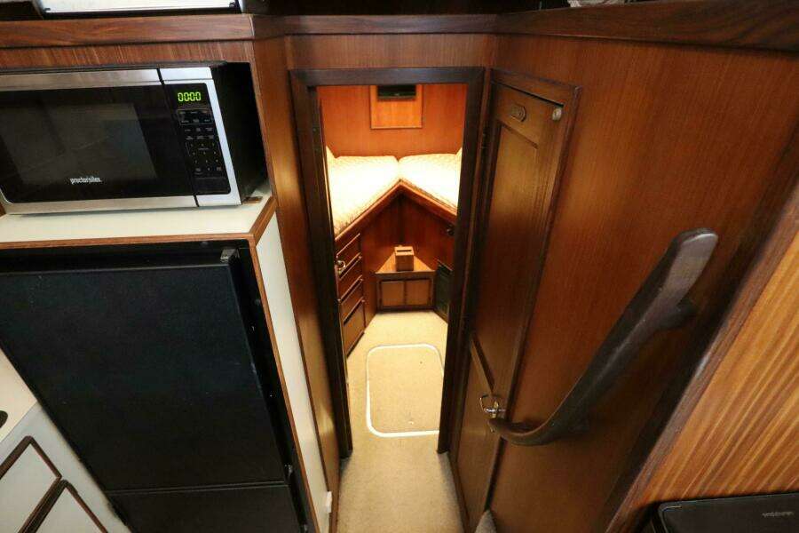 43ft Hatteras Yacht For Sale